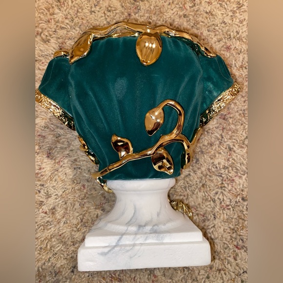 BBW Halloween Candle Holder dark green velvet Bust pedestal NWT - Picture 9 of 9